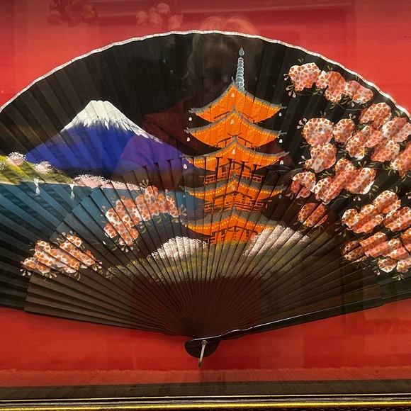 Large Vintage Japanese Hand Fan Hand Painted, Mount Fuji, Framed Shadow Box - Picture 8 of 8